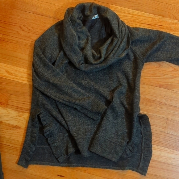 Cupio Sweaters - Cowl sweater with ruffled hem